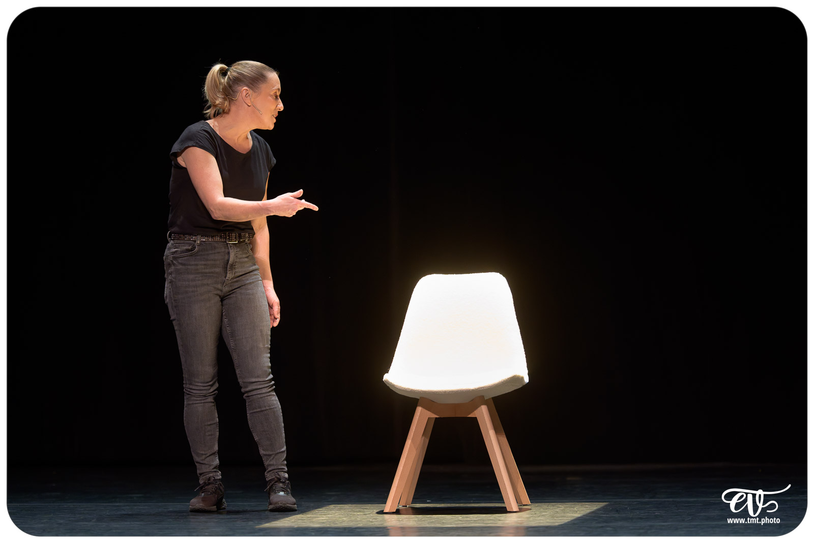 LES CHATOUILLES OU LA DANSE DE LA COLÈRE (ANDRÉA BESCOND)